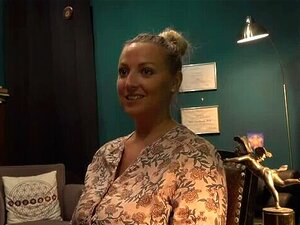 Reife, busty Blondine bekommt den Schwanz eines Arztes