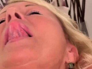 Besame meine Oma Hard Babe