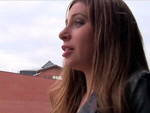 Heiße brünette russische Amateur-Babe bekommt Geld von einem Fremden