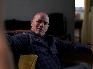 Stieftochter wird vom Stiefvater durch Spanking und Stieftochter durch