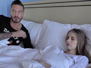 Ariana hat einen besonderen Schwanz von ihrem Stiefvater aus Santa