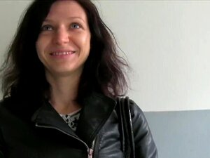 PublicAgent Tourist Bangs für Bargeld in der Öffentlichkeit