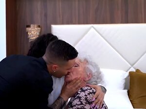 Oma 86 Jahre alt, Frau 30 Jahre alt und männlich in einem