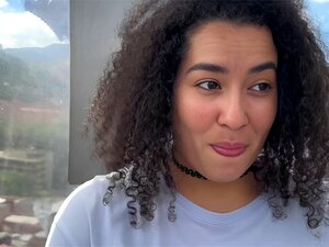 Joi engelska-Perversa fru tar ut din mjölk på metrocable innan du