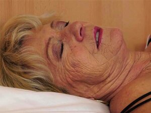 Schau jetzt EXTREM zu! - Behaarte, blonde, Oma Porno Beata mag
