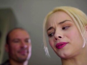 Natürliche Titten Elsa Jean wird von einem harten Schwanz verführt