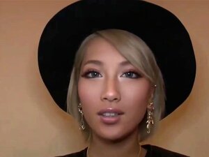 Gut aussehende, japanische Escort-Dame wird gleich wilden Sex mit