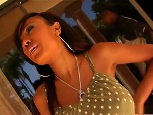 La pornostar pazza Daisy Marie in un favoloso video per adulti etero.