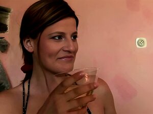 Tauche ein in die heißesten Wünsche einer tschechischen MILF,