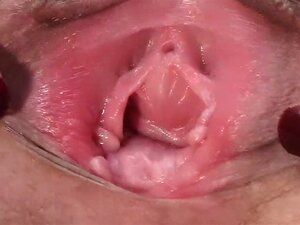 Ungewöhnliche tschechische Nymphomanin spreizt ihre gespreizte Spalte