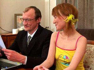 Lehrer fickt frische Babe. Babe erfreut reife Lehrerin mit ihrem