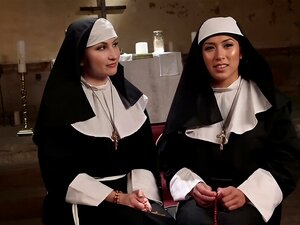 Schelmische Nonnen: Anhaltende Bosheit ft. Mia Li und Sophia Locke