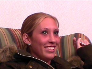 Nackt zum ersten Mal im Süßen-Stil gefickt