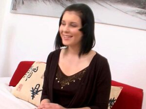 Schau dir jetzt ein bisschen Liebe für geile Brünette an! - Heiß,