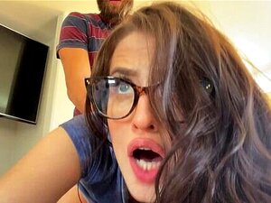 Sgattaiolando su una calda coinquilina