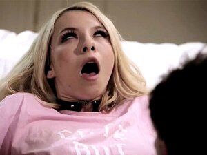 Alec Knight neukt Kenzie Reeves geschoren kut bovenop. verse Kenzie