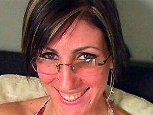 Porno-Anfängerin Melanie Malone liebt es, große Schwänze für ein