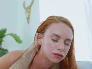 Nacktmodel Xeena leckt den Da Vinci-Schwanz und fickt sie dann im