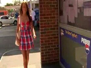 Sexy wilde Lady schluckt bei Gloryhole 19 tief