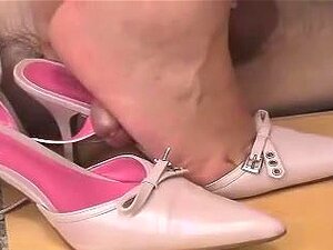 Komm in meine pinken High Heels von Dominant-Schlampe Schmetterling,