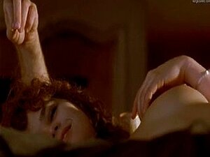 Tauche ein in die verführerische Anziehungskraft von Maria Schneider