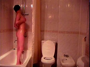 Bagno e doccia Masturbazione con succo. Bagno e doccia Masturbazione