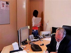 свежа неваљала асистенткиња јебе свог