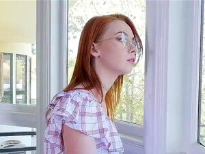 Gefickt - MILF fickt heiße süße Lesbe