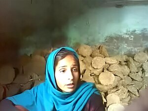 Alle angeborenen Mumbai schwarzhaarigen Girlie werden missionarisch