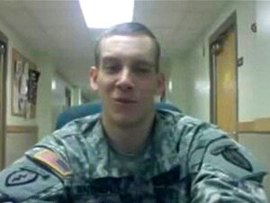 SOLDAT ÜBER WEBCAM - /GAY