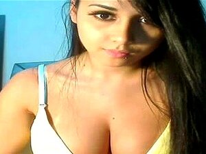 Legal Age Cutie vor der Webcam