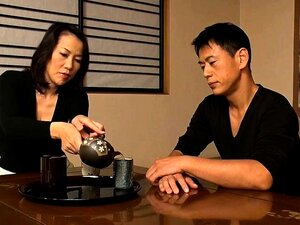 Lustvolle orientalische Mama hat einen frischen Schwanz, der ihre