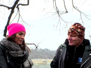 Die schöne Vanessa Deckers betrügt ihren Freund