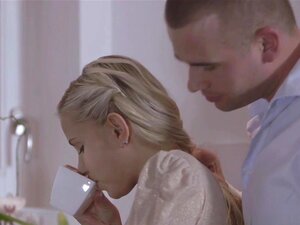 Lara und Tommy D. - Cremiger Kaffee. Morgens Kaffee kochen war noch