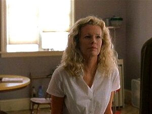 Mimi Rogers ja Kim Basinger - Ovi lattiassa