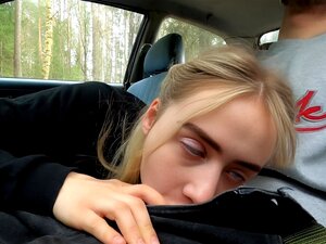 Tauche ein in das Vergnügen, wenn eine 18-jährige Verführerin dich