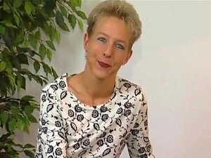 Kurzhaarige Stiefmutter, ich würde gerne hart ficken und kommt