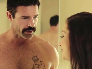 Heiße brünette Süße erlebte eine fantastische Muschi-Massage.