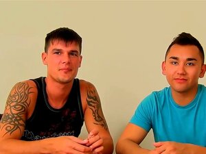 Lucas liebt es, von Justin gefickt zu werden und sein Sperma zu nehmen