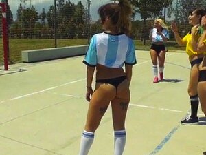 Hardcore-Sex-Action auf dem Footballl Court mit heißen Miezen. Geile