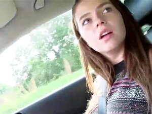 Gestrandete russische Süße bekommt ihre Titten mit Sperma bedeckt