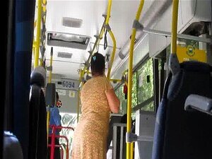 Heißes Corona-Lutschen und Ficken eines Hasen im Bus