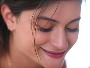 GIRLSWAY - Lesbische Blumenladenbesitzerin hat leidenschaftlichen Fick
