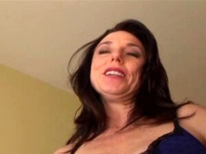 Karen Cougar lutscht Schwanz. Wir haben diese reife Babe Karen Cougar