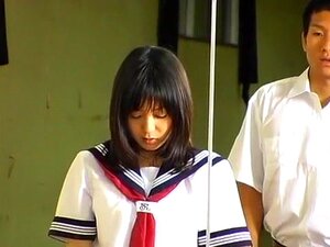 Kiimainen japanilainen tyttö Nana Nanaumi kuumimmassa sormitus