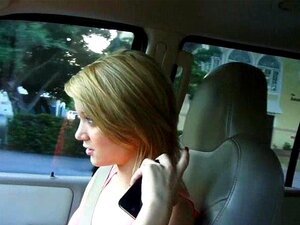 Süße Süße wird draußen von einem Fremden gefickt und bekommt ein