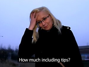 Busiges Mädchen beim ersten Analsex