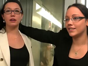 Schwelgen Sie in der Leidenschaft, wenn ein üppiges Mädchen von