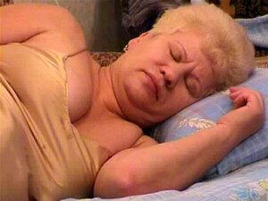 Granny Och en fräsch pojke. Granny Och en fräsch kille