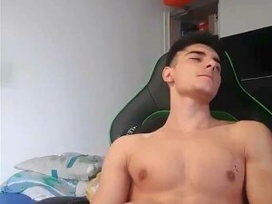 Hyvä poika, iso kyrpä, mustalainen homo